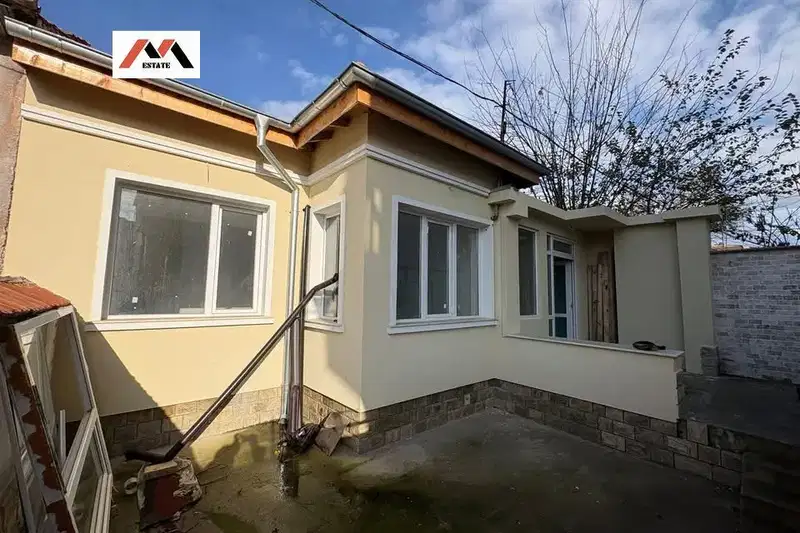 Къща с 2 стаи и двор в кв. Македонски, Стара Загора