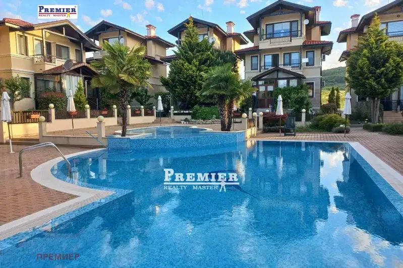 Two-storey house with 2 bedrooms in Sveti Vlas, close to the mountain