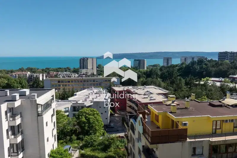Триетажна къща с морска панорама в Бриз, Варна