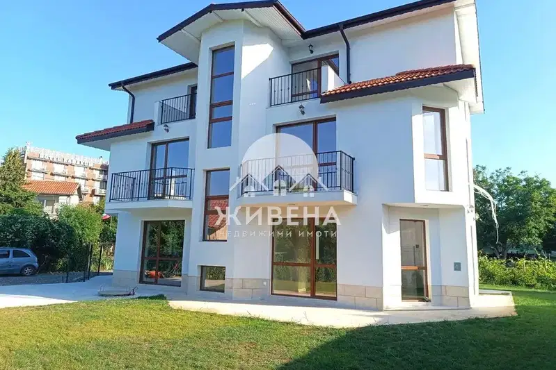 House in Varna, Alen Mak
