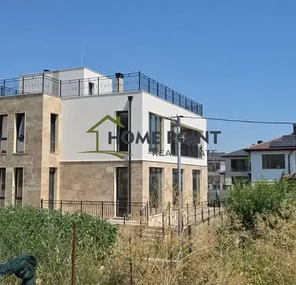 Снимка 3 — Самостоятелна къща с 5 спални и морска панорама в м-т Траката