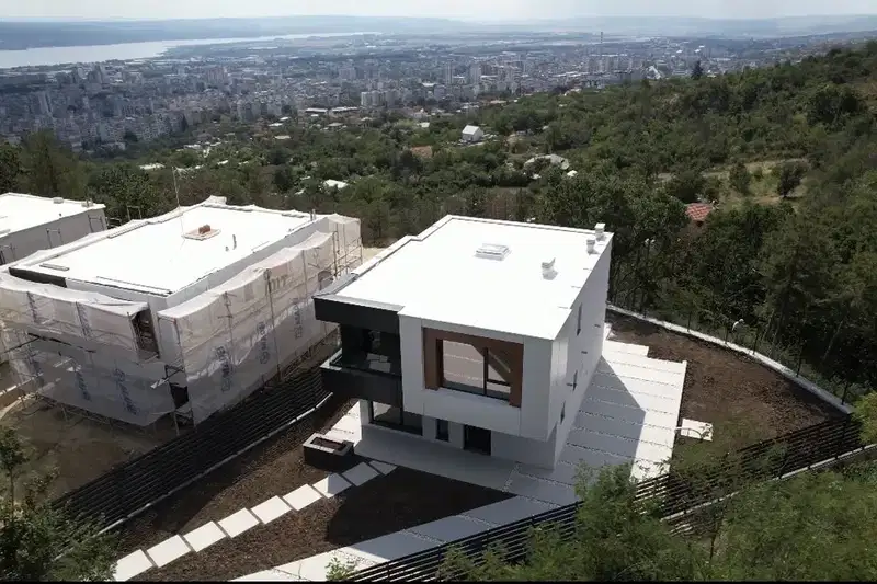 House in Varna, Pchelina