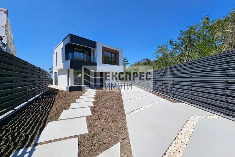 House in Varna, Pchelina
