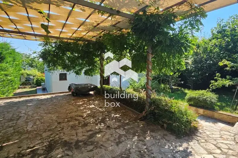 One-story house with large yard in m-t Perchemliyata, Varna