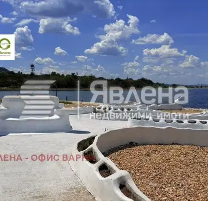Снимка 2 — Къща във Варна, Островна промишлена зона
