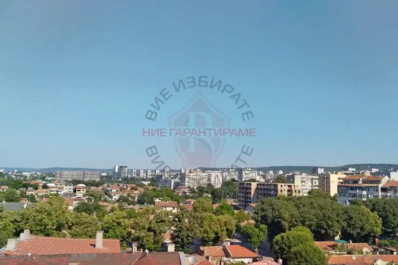 Едноетажна къща с двор в Погреби, Варна