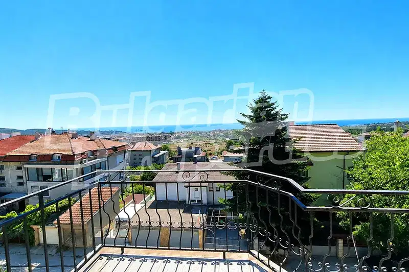 House in Varna, Vinica