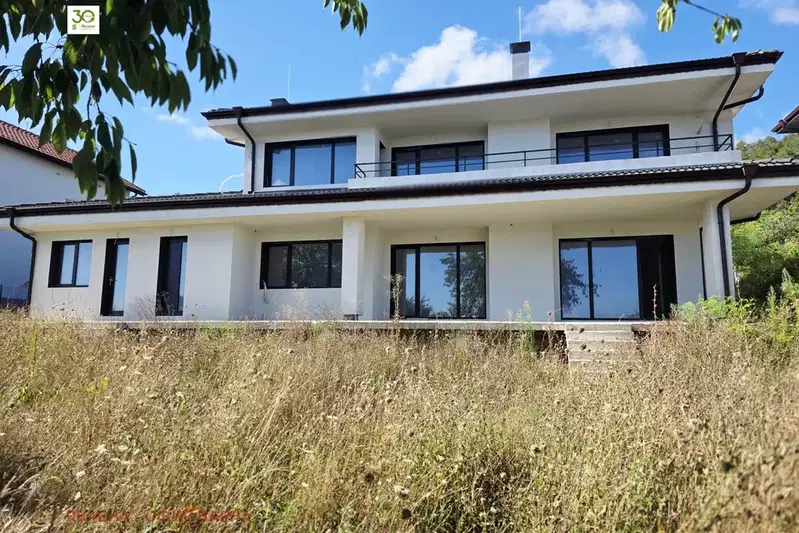 House in Varna, Vinica