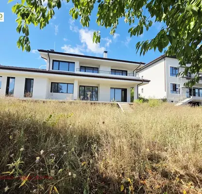 Photo 3 — House in Varna, Vinica