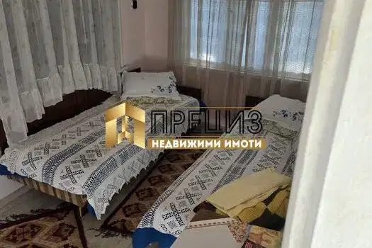 Двуетажна къща с 8 стаи в кв. Кирково, Велики Преслав