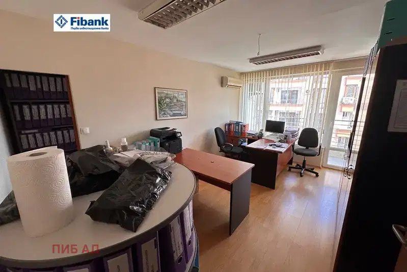 Office in Burgas, Centyr