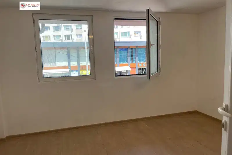 Office in Pernik, Iztok