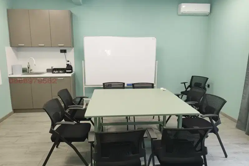 Office in Pleven, Idealen Centyr