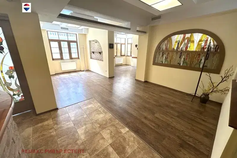Office in Ruse, Centyr