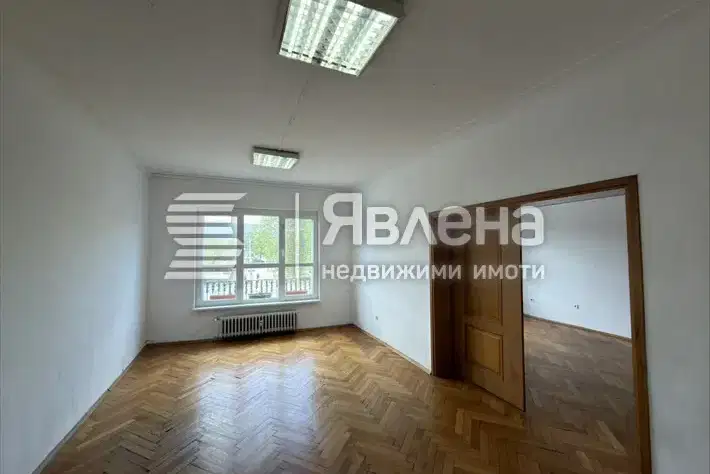Office in Sofiya, Centyr