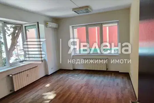 Office in Sofiya, Centyr