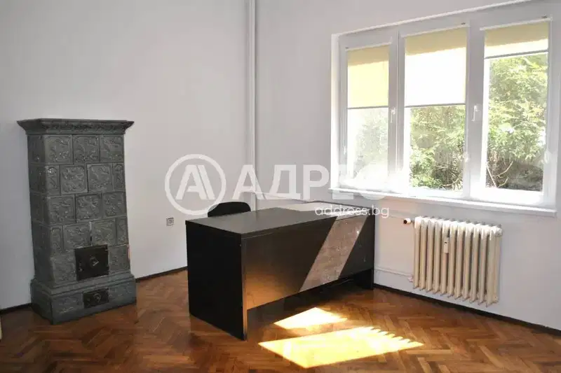 Office in Sofia, Centyr