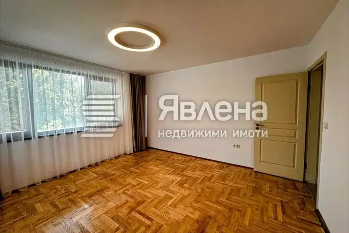 Офис в София, Лозенец