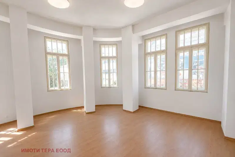 Office in Varna, Centyr