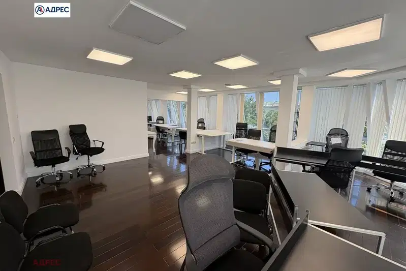 Офис във Варна, Център