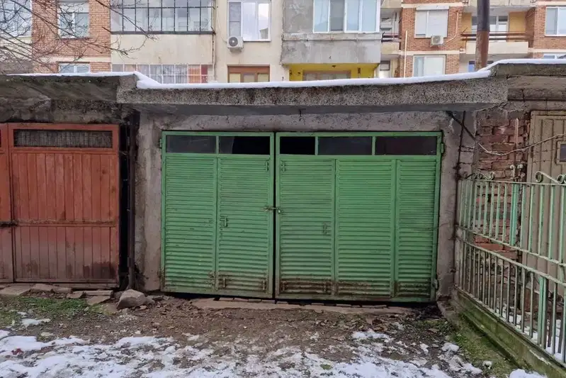 Garage in Montana, Idealen Centyr