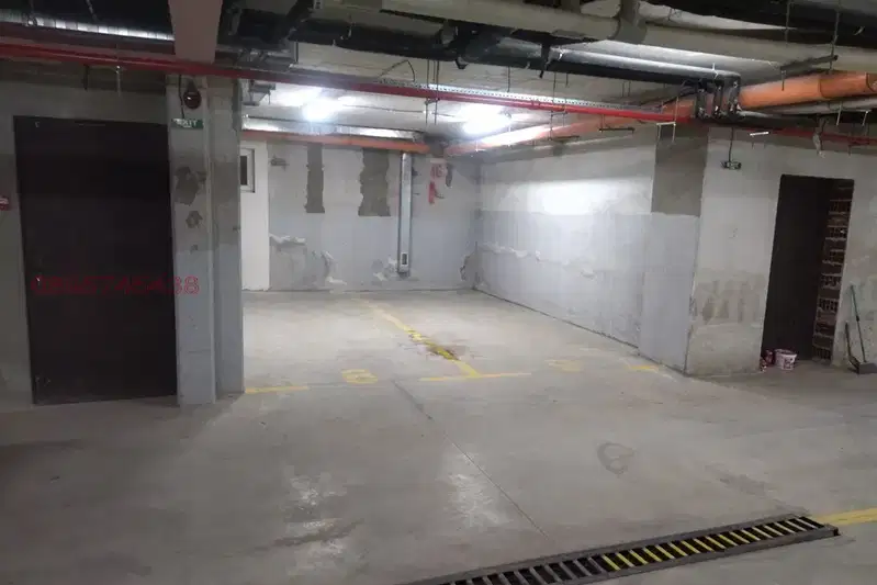 Garage/Parking in Pernik, Iztok
