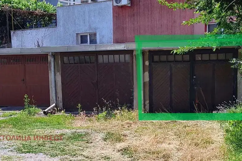 Garage in Ruse, Centyr