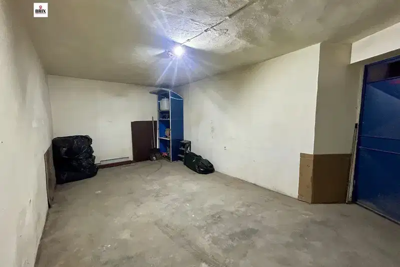 Garage in Ruse, Centyr