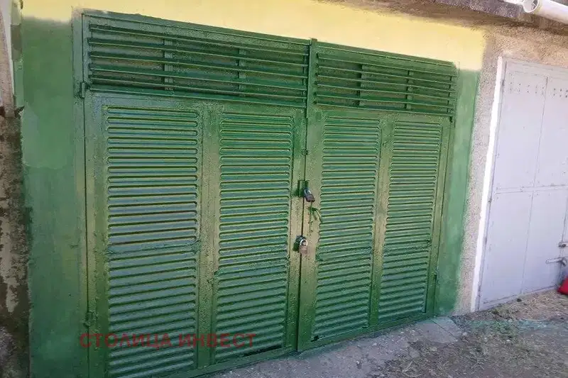 Garage in Ruse, Zdravec