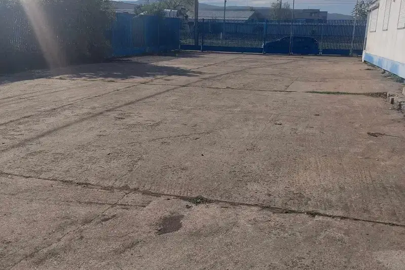 Garage/Parking in Kazichene