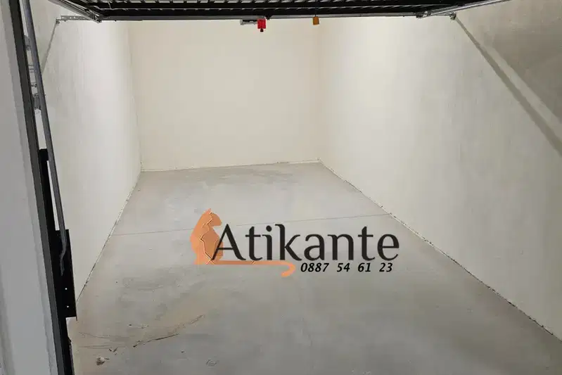 Garage in Sofia, Banishora