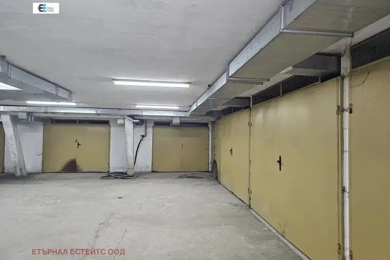 Garage/Parking in Sofiya, Bykston