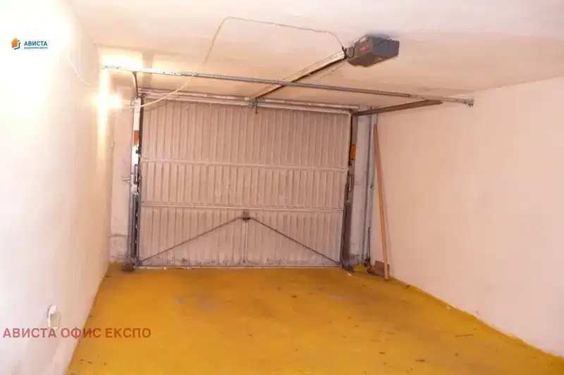 Garage in Sofia, Centyr