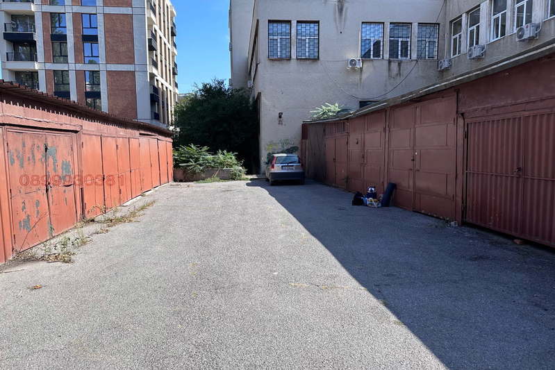 Гараж/Паркомясто в София, Гео Милев