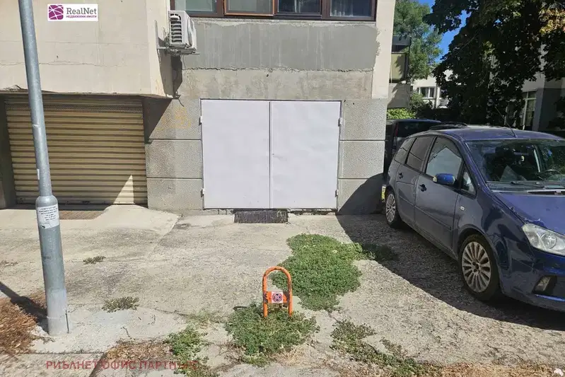 Garage in Sofia, Lozenec