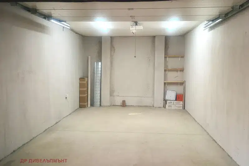 Garage/Parking in Sofiya, Suhata Reka
