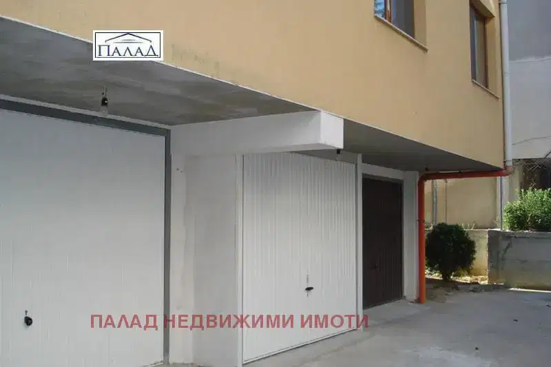 Garage in Varna, Briz