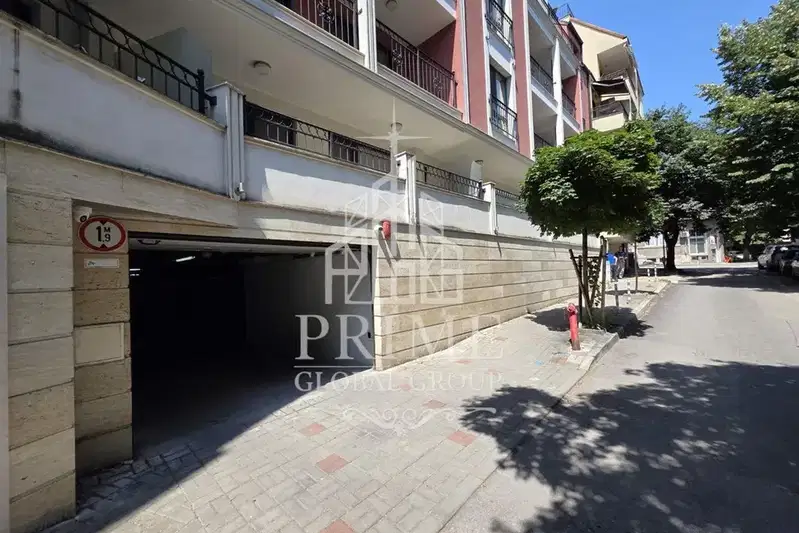 Garage/Parking in Varna, Centyr