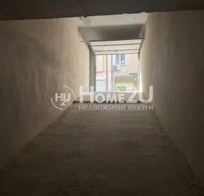 Снимка 2 — Паркомясто във Варна, Колхозен пазар