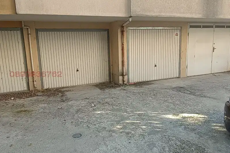 Garage/Parking in Varna, Konfuto