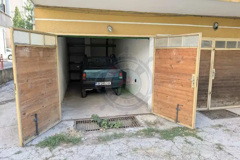 Garage in Varna, Sportna Zala