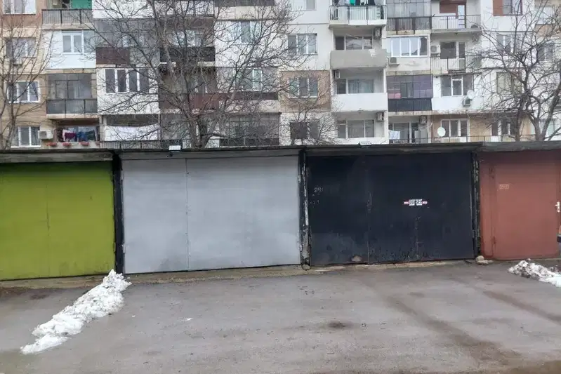 Garage in Vraca, Dybnika