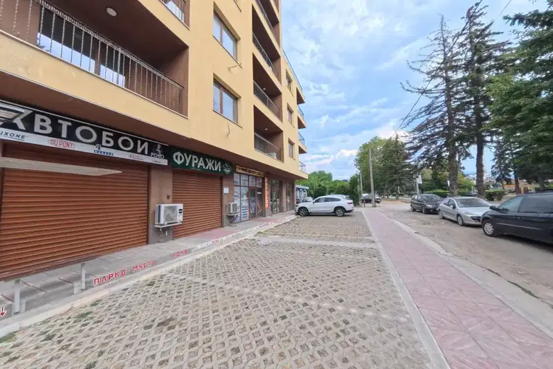 Shop in Pernik, Iztok