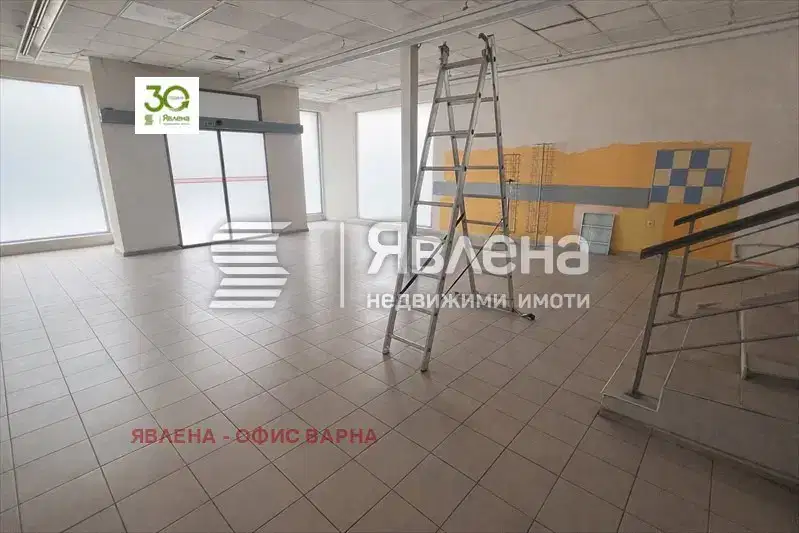 Магазин във Варна, ВИНС-Червен площад