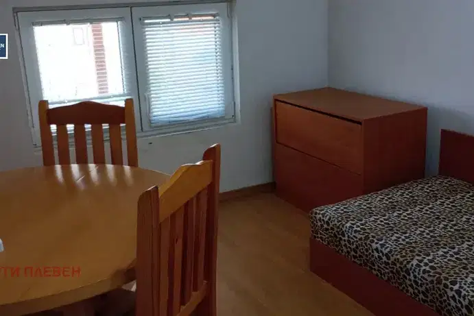 Room in Pleven, Shirok Centyr