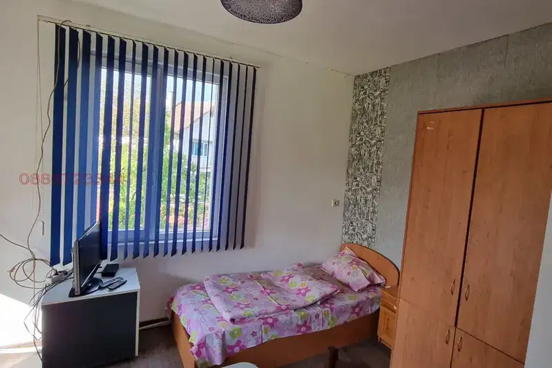 Room in Lozen
