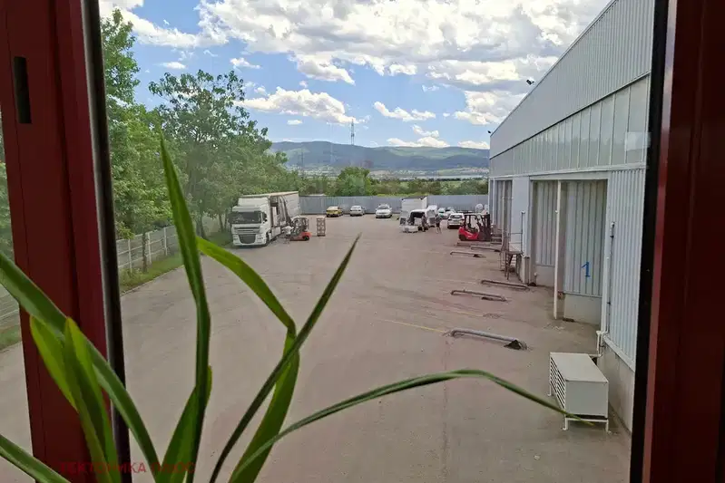 Warehouse in Kazichene