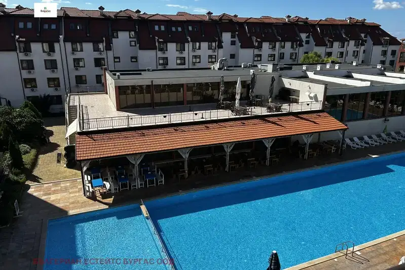 3-room apartment with pool view in Aheloy