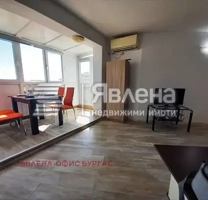 Снимка 3 — Тристаен апартамент в центъра на Ахтопол с ъглова тераса