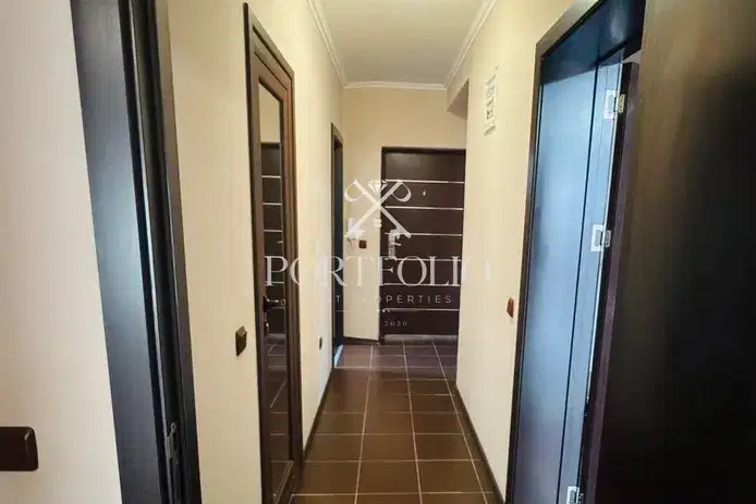 Spacious 3-room apartment in Aytos with two terraces
